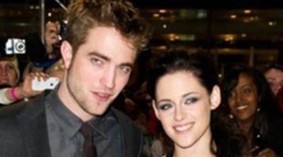 Robert Pattinson y Kristen Stewart, muy cariñosos en una fiesta previa a los Oscar 2012