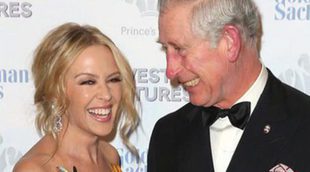 Kylie Minogue deslumbra al Príncipe Carlos de Inglaterra en la gala de los Prince's Trust Awards 2016