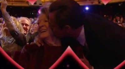 Leonardo DiCaprio en los BAFTA 2016: del beso a Maggie Smith a la dedicatoria para su madre Irmelin
