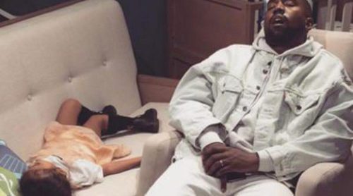 Kanye West y su hija North se duermen mientras Kim Kardashian compra con John Legend y Chrissy Teigen