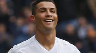 Cristiano Ronaldo celebra un gol metiéndose el balón en la camiseta: ¿va a volver a ser padre?