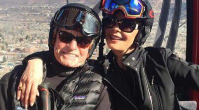 Michael Douglas y Catherine Zeta-Jones celebran sus 15 años de matrimonio muy sonrientes en Aspen