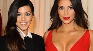 Kourtney Kardashian celebra su 37 cumpleaños con su hermana Kim en Islandia tras un aterrizaje de emergencia