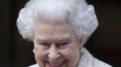 La Reina Isabel celebra sus 90 años con un posado con sus nietos pequeños y todos sus bisnietos