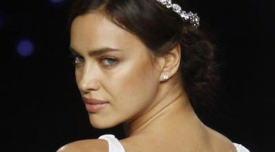 Irina Shayk deslumbra vestida de novia en la Barcelona Bridal Fashion Week ante la mirada de Amaia Salamanca y Malena Costa