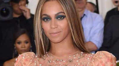 Rita Ora y Beyoncé posan juntas en la Met Gala 2016 tras la polémica sobre la infidelidad de Jay Z