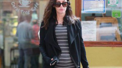 Megan Fox sigue paseando su embarazo y disfruta de un café junto a Brian Austin