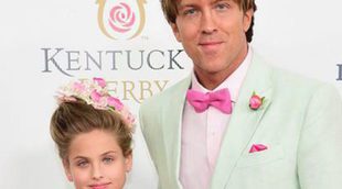 Dannielynn Birkhead, hija de la fallecida Anna Nicole Smith, aparece en el Derby de Kentucky 2016 acompañada de su padre
