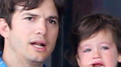 Ashton Kutcher y Mila Kunis, desesperados por el berrinche de su hija antes de su clase de ballet