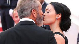Mel Gibson y Rosalind Ross se dejan llevar por la pasión en la clausura de Cannes 2016