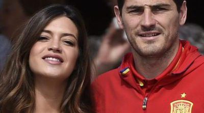 Iker Casillas y Sara Carbonero presentan a su hijo Lucas a la salida del hospital