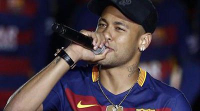 Neymar aprovecha al máximo sus vacaciones: al fútbol con Justin Bieber y de cena con Alessandra Ambrosio