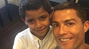 La sorpresa cumpleañera de Cristiano Ronaldo Jr a su padre CR7 en la Eurocopa 2016