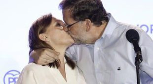 El beso de Mariano Rajoy a su mujer Viri 'a lo Iker y Sara' para celebrar la victoria del 26J