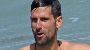 Novak Djokovic presume de cuerpazo en las playas de Marbella durante sus vacaciones en familia