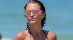 Paula Echevarría luce cuerpazo en la playa de Cádiz en compañía de su hija Daniella