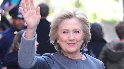 Elizabeth Banks, Eva Longoria y otras celebrities apoyan a Hillary Clinton con la canción 'Our Fight Song'