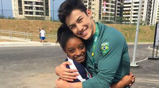 Rio 2016: Arthur Mariano olvida su escándalo sexual celebrando su medalla junto a la gimnasta Simone Biles