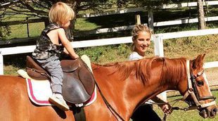 Elsa Pataky se divierte con sus hijos disfrutando de un día entre caballos