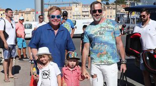 Elton John y David Furnish disfrutan de unas apasionantes vacaciones por St. Tropez