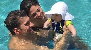 Michael Phelps vuelve a casa tras Río 2016 y vuelve a meterse en la piscina con su hijo Boomer