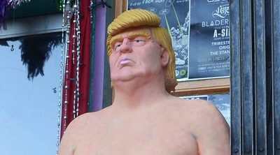 Polémica estatua: Donald Trump al desnudo el pleno centro de Manhattan