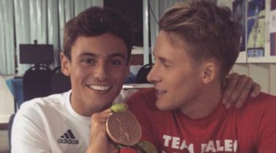 El dulce regalo de Dustin Lance Black a Tom Daley por su medalla en Rio 2016