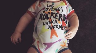 Sara Carbonero muestra a su hijo Lucas Casillas en su tercer mes con una prenda rockera