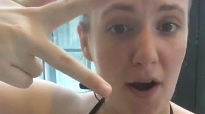 Al natural: Lena Dunham muestra las marcas de su endometriosis en bikini