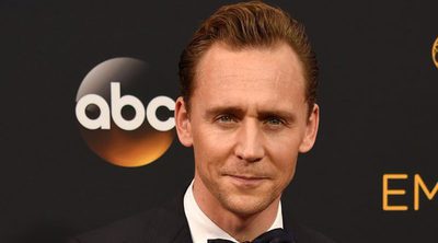 Tom Hiddleston reaparece en la gala de los Emmys 2016 tras su ruptura con Taylor Swift