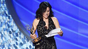 Julia Louis-Dreyfus se emociona al recordar a su padre fallecido en los Emmy
