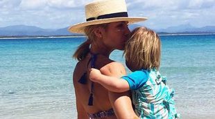 Elsa Pataky disfruta de un día en familia con sus hijos en las playas de Australia