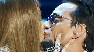 Jennifer Lopez y Marc Anthony se funden en un beso tras cantar por Pimpinela en los Grammy Latinos 2016