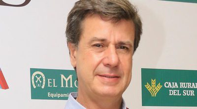 Cayetano Martínez de Irujo premiado en Sevilla el mismo día del aniversario de la muerte de su madre