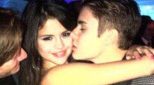 Justin Bieber celebra su 18 cumpleaños con Selena Gomez de fiesta en Los Ángeles