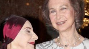 La Reina Sofía acompaña a la bailarina Alicia Alonso en la gala celebrada en su honor