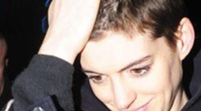 Anne Hathaway da un cambio radical a su imagen para su papel en 'Los Miserables'