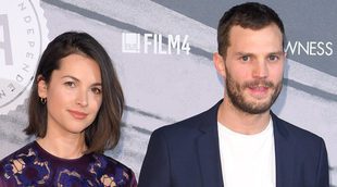 Jamie Dornan y Amelia Warner pasean su amor por los Premios del Cine Independiente Británico 2016