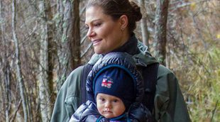 Victoria y Daniel de Suecia felicitan la Navidad 2016 de excursión con sus hijos Estela y Oscar