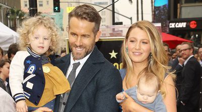 Ryan Reynolds y Blake Lively posan por primera vez junto a sus hijas
