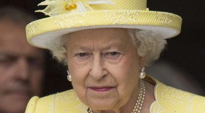La Reina Isabel sigue luchando por recuperarse mientras el Duque de Edimburgo pasea su buena salud