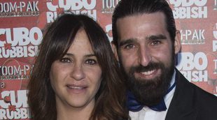 Melani Olivares presume de marido y embarazo en el estreno de 'El cubo de Rubbish'