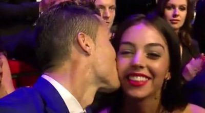 Cristiano Ronaldo presenta oficialmente a Georgina Rodríguez con beso 'casto' incluido