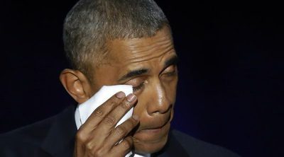 Barack Obama se despide de la Casa Blanca con lágrimas en los ojos y arropado por toda su familia