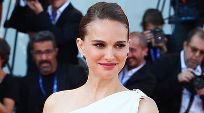 Natalie Portman se revela contra Hollywood: "Ashton Kutcher cobró tres veces más que yo en 'Sin Compromiso'"