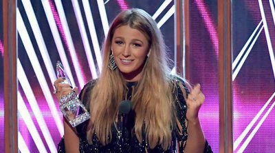 Blake Lively se pone posesiva en los People's Choice Awards 2017: "¡No podéis tener a Ryan Reynolds, es mío!