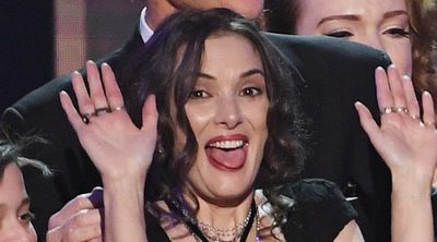 Las extrañas caras de Winona Ryder sobre el escenario de los SAG Awards 2017