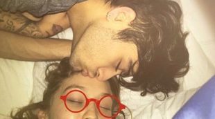 Enamorados: El tierno beso de Zayn Malik y Gigi Hadid en la cama