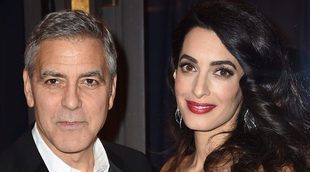 Amal Alamuddin pasea su embarazo por los Premios César 2017 en París acompañando a George Clooney
