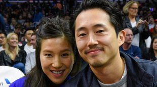 Steven Yeun ('The Walking Dead') se estrena como padre junto a su mujer Joana Pak